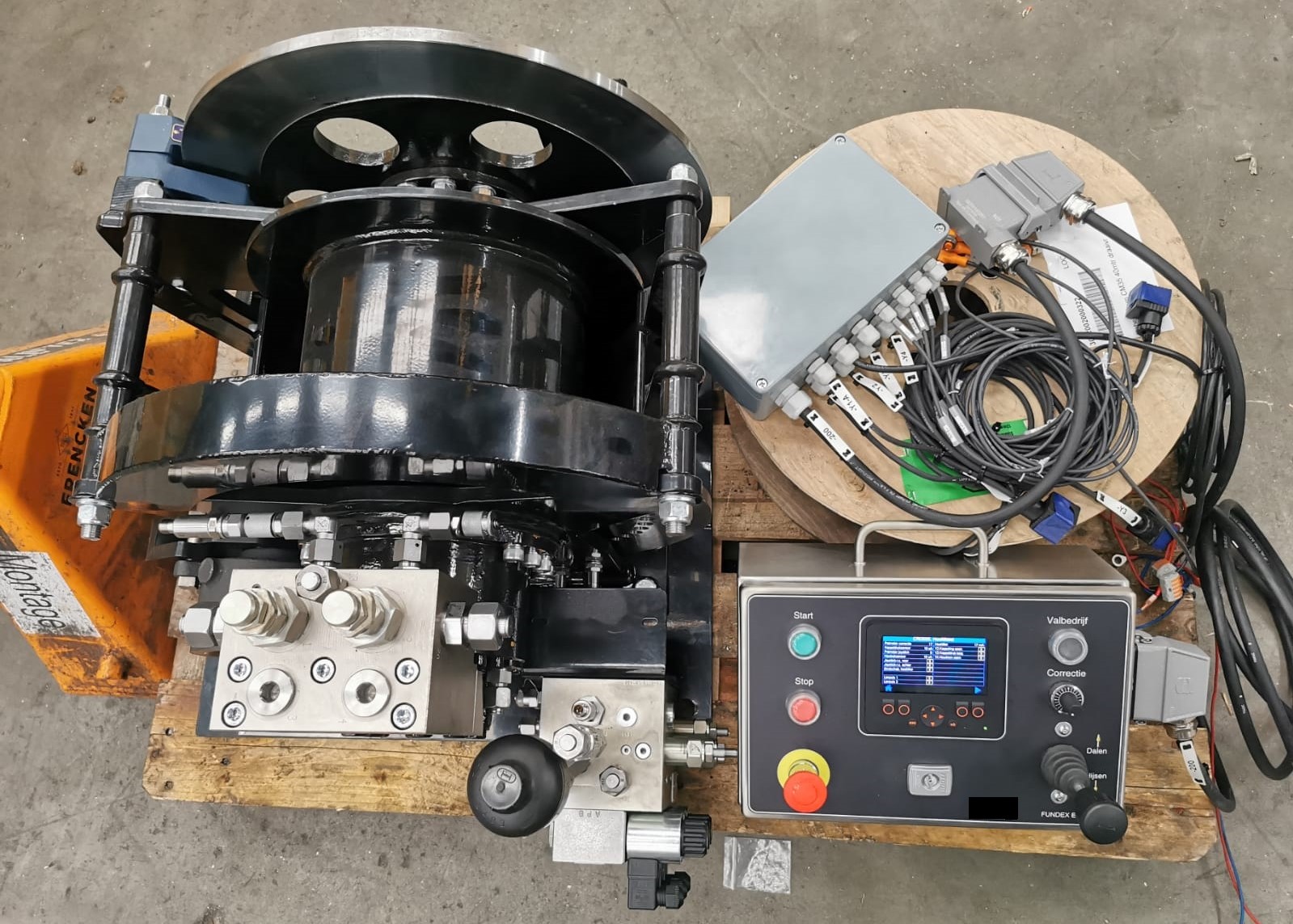 Free fall piling winch VVL1200 Fundex Equipment