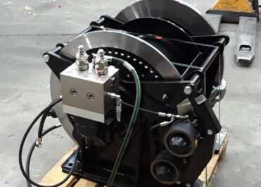 Free fall piling winch VVL2500