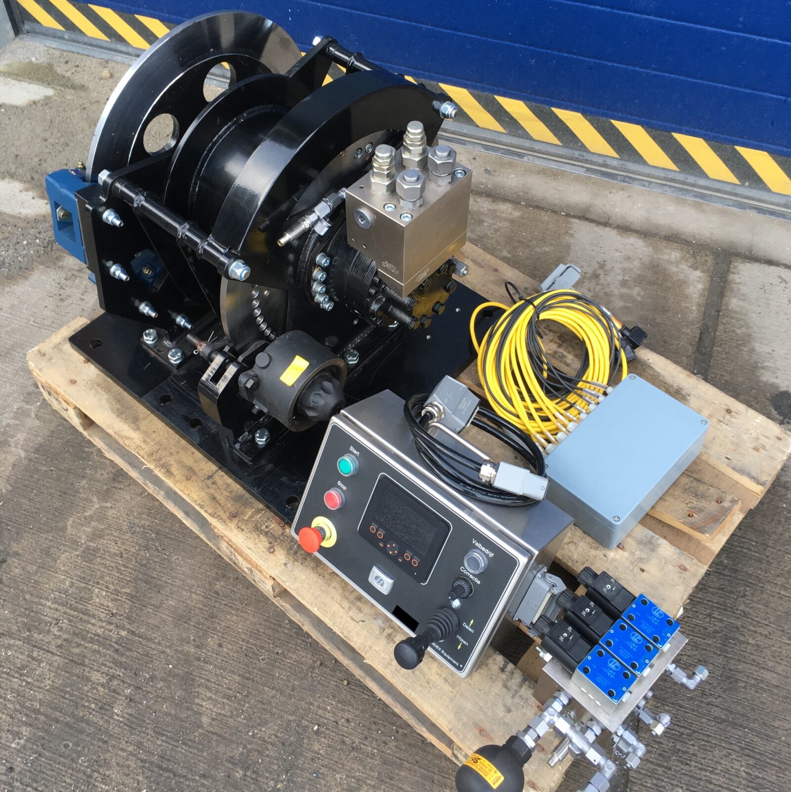 Free fall piling winch VVL1000 Fundex Equipment